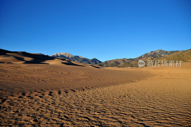 在Sangre de Cristo山脉的Herard山和大沙丘NP，科罗拉多，美国